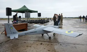 Ukraine 'huy động 120 UAV' tấn công kho đạn Nga
